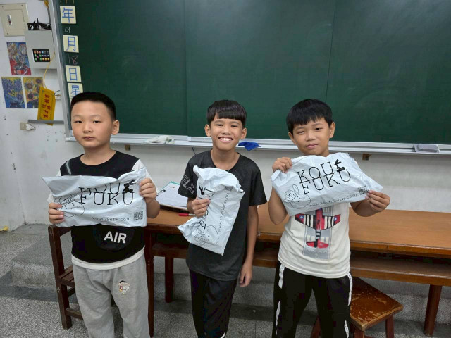 https://www.lhps.hlc.edu.tw/uploads/tadgallery/2025_09_22/2042_LINE_ALBUM_20250914中秋學生禮物。_250918_5.jpg 